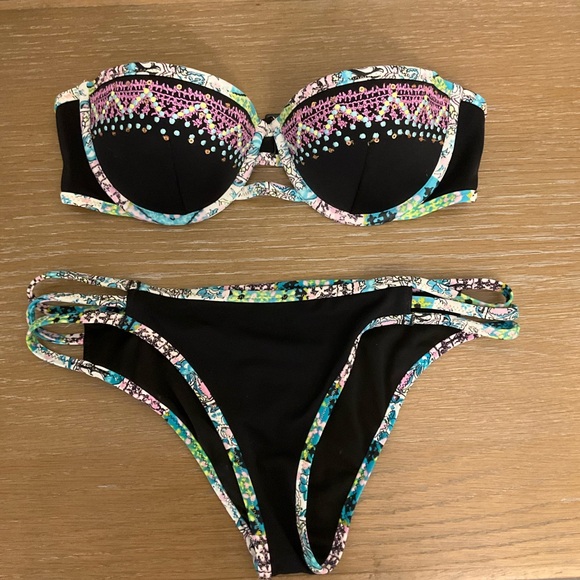 Victoria Secret Bikini - Picture 1 of 4